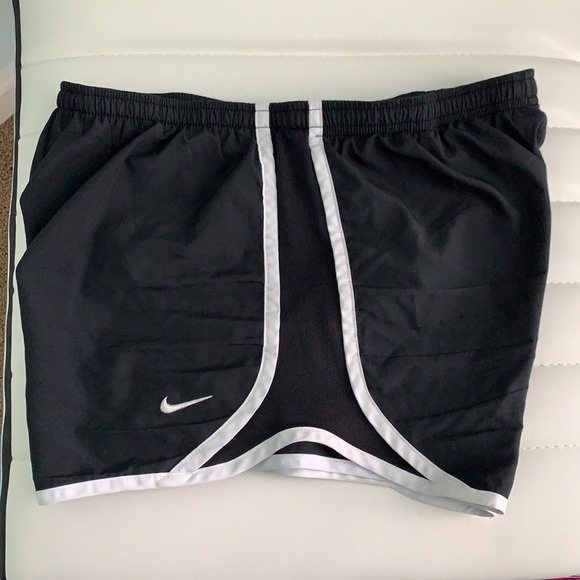 girls large Nike Dri-Fit shorts - Picture 4 of 5